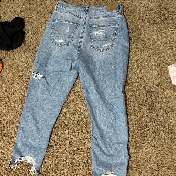 American Eagle straight leg jeans with a stretchy waistband. Washed blue. Size10 - Picture 3 of 4